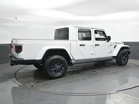 New 2026 Jeep Gladiator Sport AWD/4WD image 2