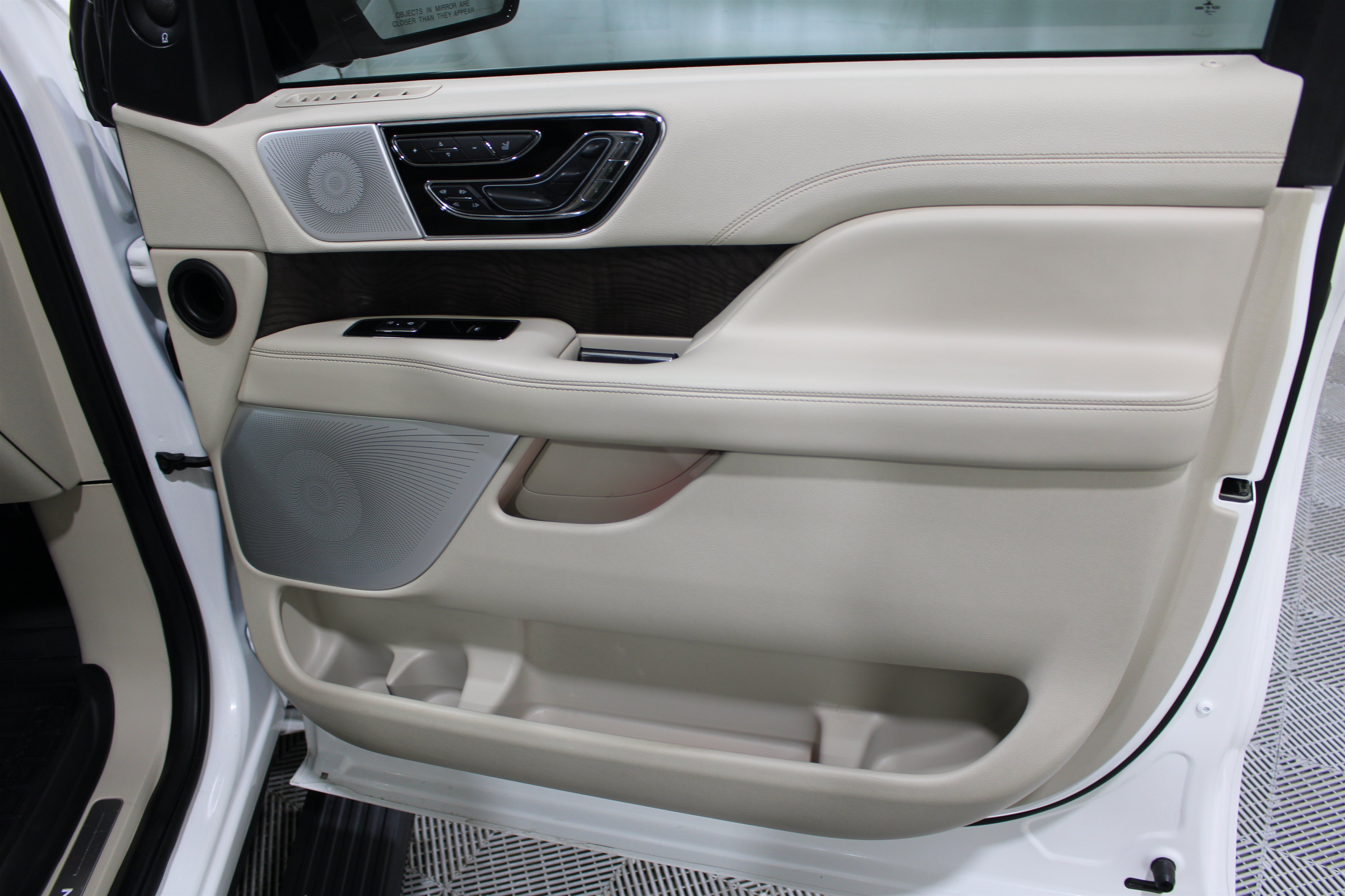Used 2021 Lincoln Navigator L Reserve AWD/4WD image 30
