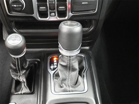 Used 2023 Jeep Wrangler Unlimited Sahara image 25