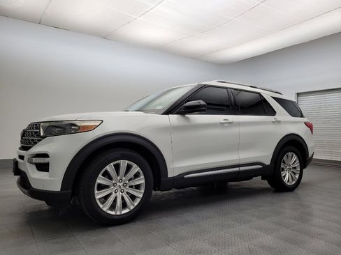 Used 2020 Ford Explorer Limited w/ Class III Trailer Tow Package image 2