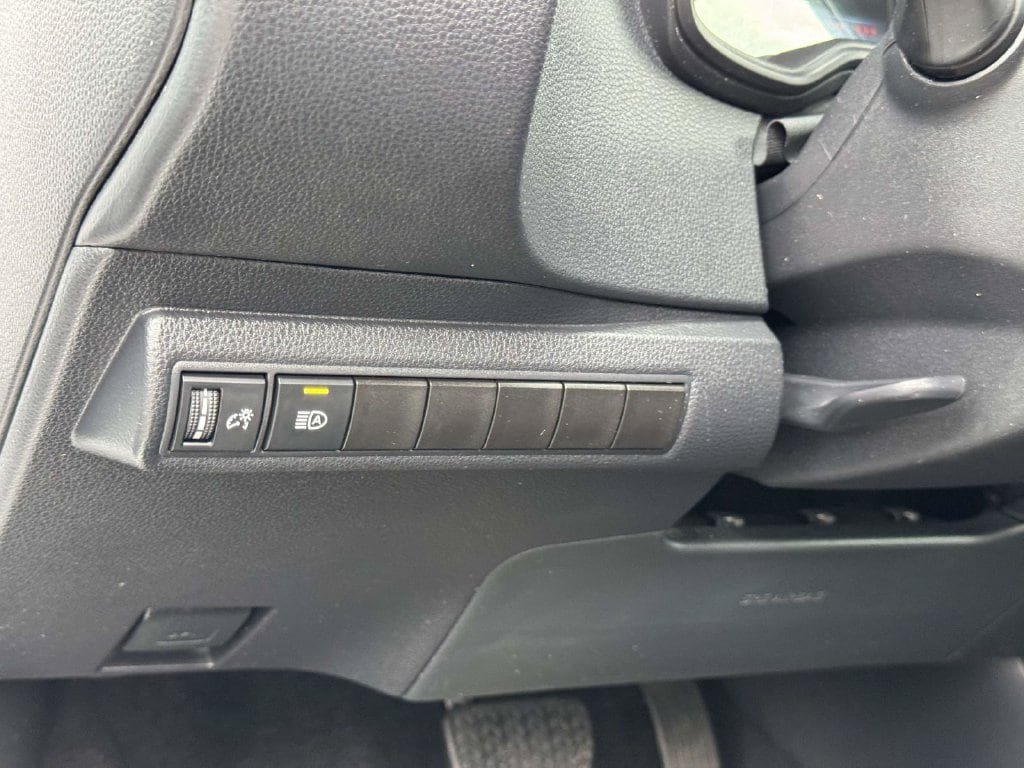 Used 2025 Toyota Corolla LE FWD image 9