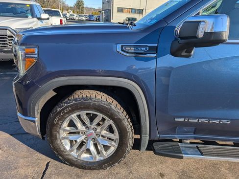 Used 2022 GMC Sierra 1500 SLT w/ SLT Premium Package image 2