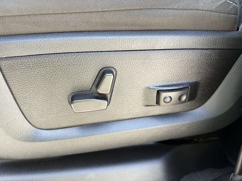 Used 2025 RAM 2500 Big Horn AWD/4WD image 19