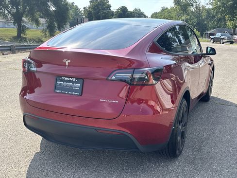 Used 2024 Tesla Model Y Long Range AWD/4WD image 3