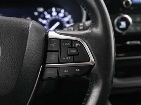 Used 2020 Toyota Highlander XLE AWD/4WD image 28