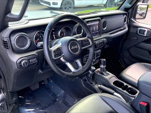 Used 2020 Jeep Gladiator Overland w/ Dual Top Group AWD/4WD image 17