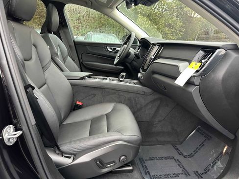 Used 2025 Volvo XC60 B5 Core w/ Protection Package Premier image 10