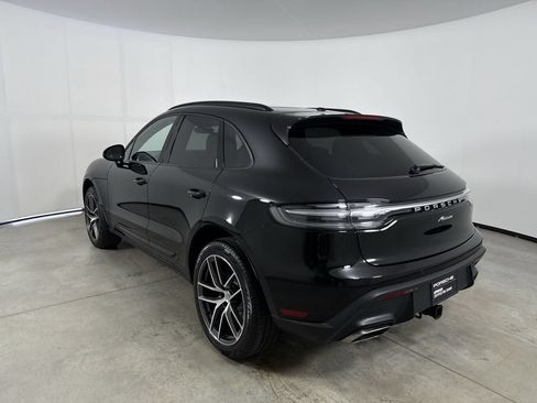 Certified 2025 Porsche Macan AWD/4WD image 3