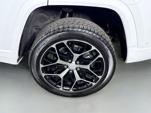 Used 2025 Jeep Grand Cherokee Summit image 38