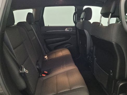 Used 2019 Jeep Grand Cherokee Laredo AWD/4WD image 19