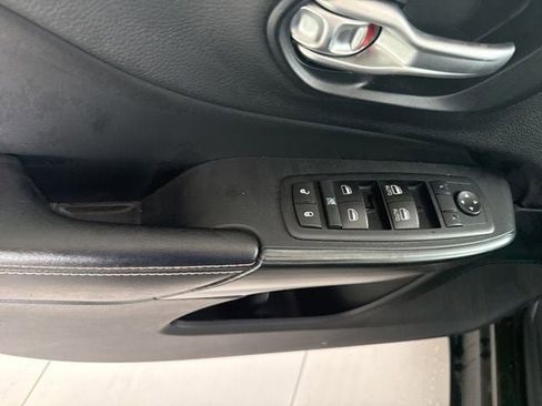Used 2016 Jeep Cherokee 75th Anniversary FWD image 18