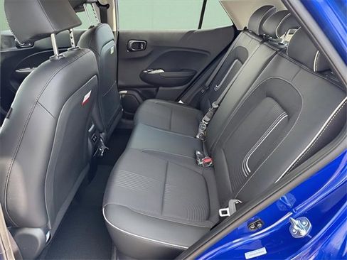 New 2025 Hyundai Venue Limited image 7