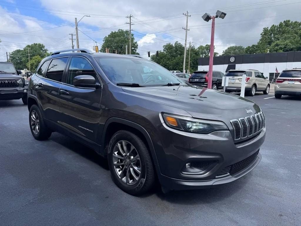 Used 2019 Jeep Cherokee Latitude Plus w/ Comfort/Convenience Group FWD image 6