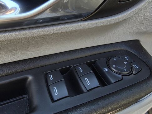 Used 2024 GMC Terrain SLE image 12