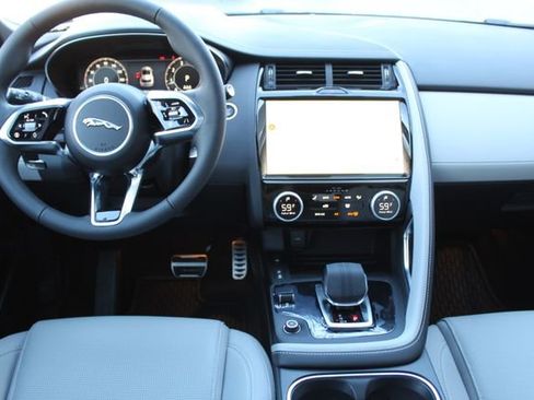 Used 2024 Jaguar E-PACE R-Dynamic SE image 4