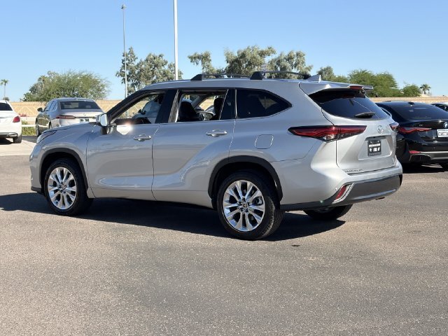 Used 2023 Toyota Highlander Limited FWD image 8