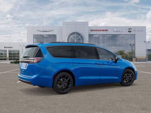 New 2026 Chrysler Pacifica Limited w/ S Appearance Package image 4