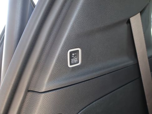 New 2027 Chrysler Pacifica Select FWD image 15