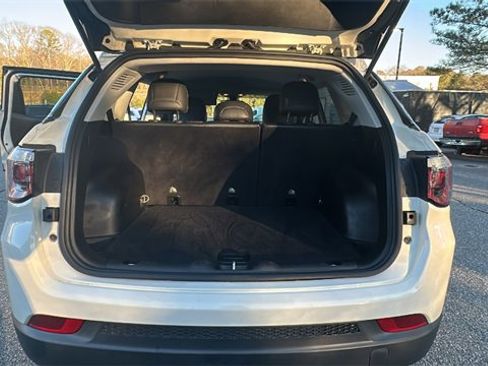 Used 2018 Jeep Compass Latitude w/ Cold Weather Group image 18