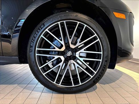 Used 2026 Porsche Macan AWD/4WD image 14