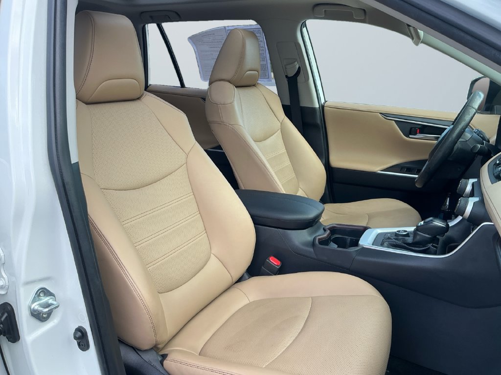 Used 2019 Toyota RAV4 Limited AWD/4WD image 16