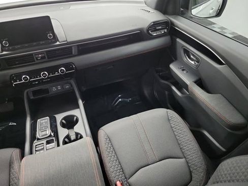 Certified 2025 Honda Pilot Sport image 16