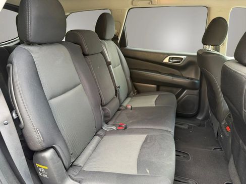 Used 2019 Nissan Pathfinder SV image 38