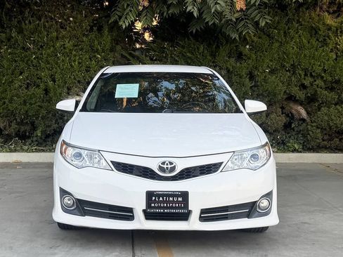 Used 2013 Toyota Camry SE FWD image 2