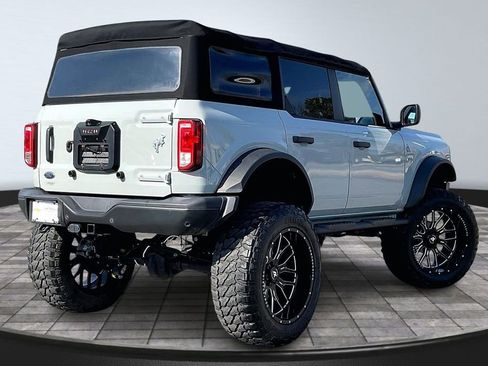 Used 2022 Ford Bronco Black Diamond w/ Sasquatch Package image 2