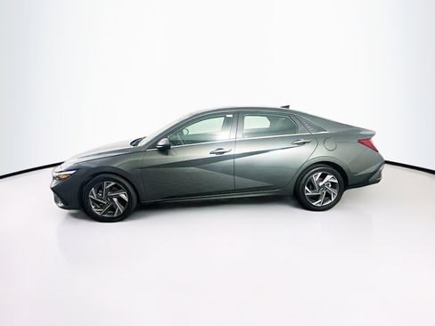 Used 2025 Hyundai Elantra SEL image 4