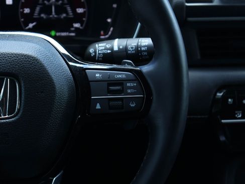 Used 2025 Honda Pilot Elite image 23