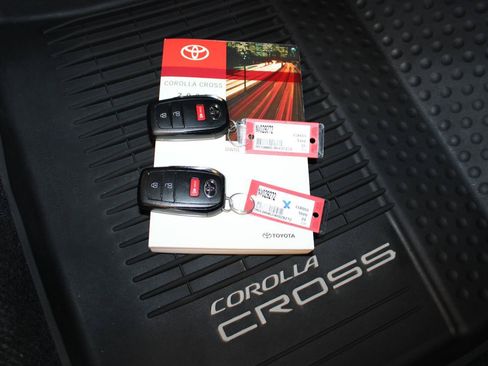 Used 2022 Toyota Corolla Cross LE w/ Black Badges Package (TMS) FWD image 31