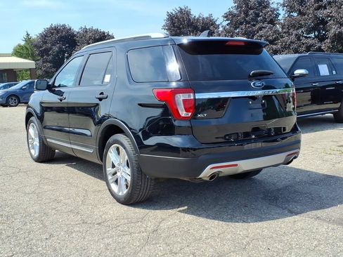 Used 2017 Ford Explorer XLT w/ Equipment Group 202A AWD/4WD image 3