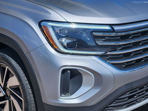 Used 2025 Volkswagen Atlas SE AWD/4WD image 28