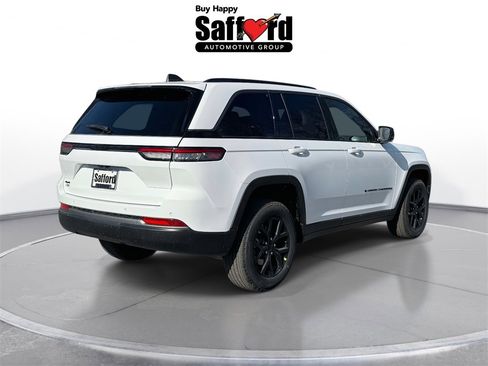 New 2026 Jeep Grand Cherokee Altitude image 9