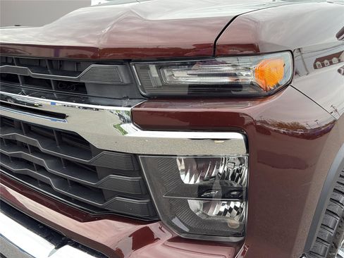 Used 2024 Chevrolet Silverado 2500 LT AWD/4WD image 24