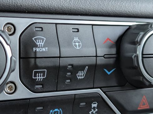 Used 2025 Jeep Wrangler Sahara w/ Safety Group image 32