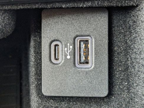 Certified 2023 Lincoln Nautilus Reserve w/ Equipment Group 201A image 22