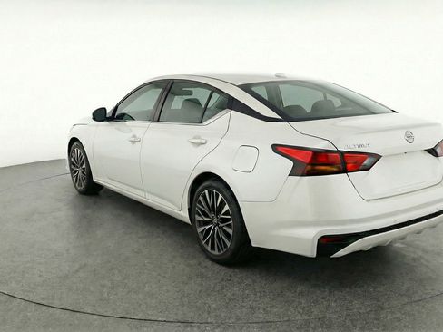 Used 2025 Nissan Altima 2.5 SV image 6