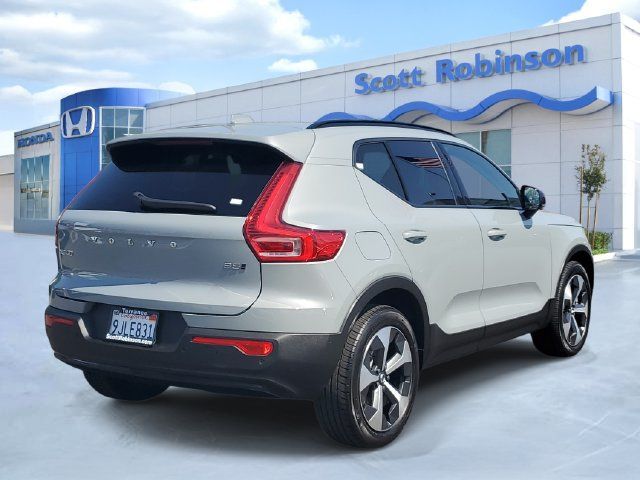 Used 2024 Volvo XC40 B5 Plus w/ Protection Package Premier AWD/4WD image 4