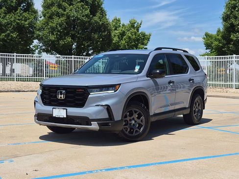 Certified 2024 Honda Pilot TrailSport image 2
