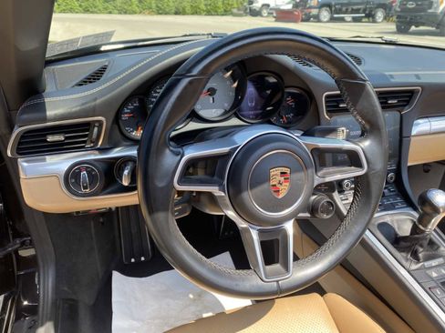 Used 2017 Porsche 911 Carrera 4S image 13