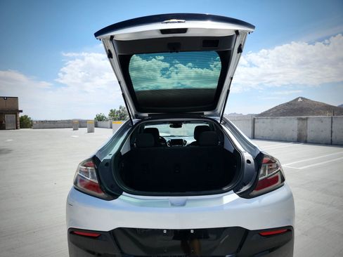 Used 2017 Chevrolet Volt LT FWD image 31