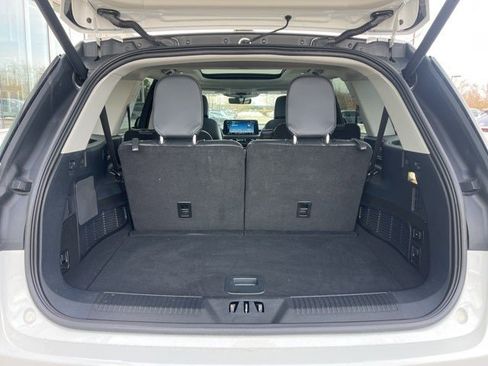 Used 2025 Lincoln Aviator AWD w/ Jet Appearance Package image 11