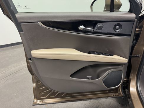 Used 2022 Lincoln Nautilus Reserve w/ Equipment Group 201A image 14