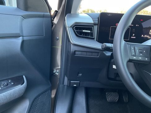 New 2026 Nissan Kicks SV image 24