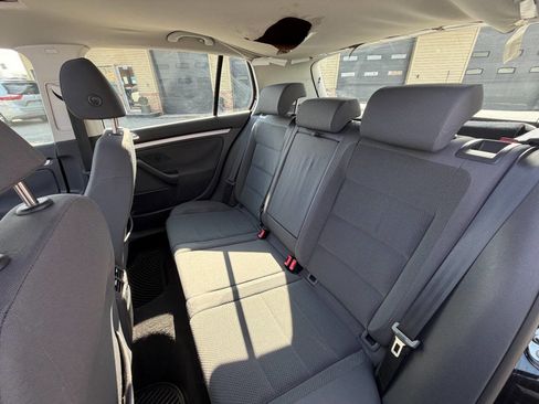 Used 2009 Volkswagen Rabbit S FWD image 27