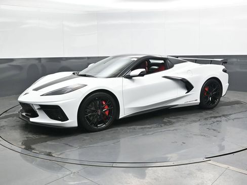 Used 2023 Chevrolet Corvette Stingray Premium Conv w/ Z51 Performance Package RWD image 9