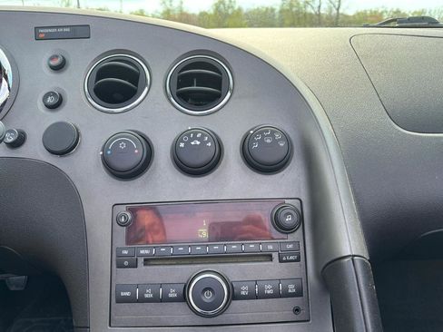 Used 2006 Pontiac Solstice Convertible w/ Power Package RWD image 18