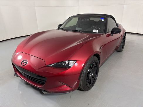 Used 2019 MAZDA MX-5 Miata Sport w/ I-ACTIVSENSE Sport Package image 4